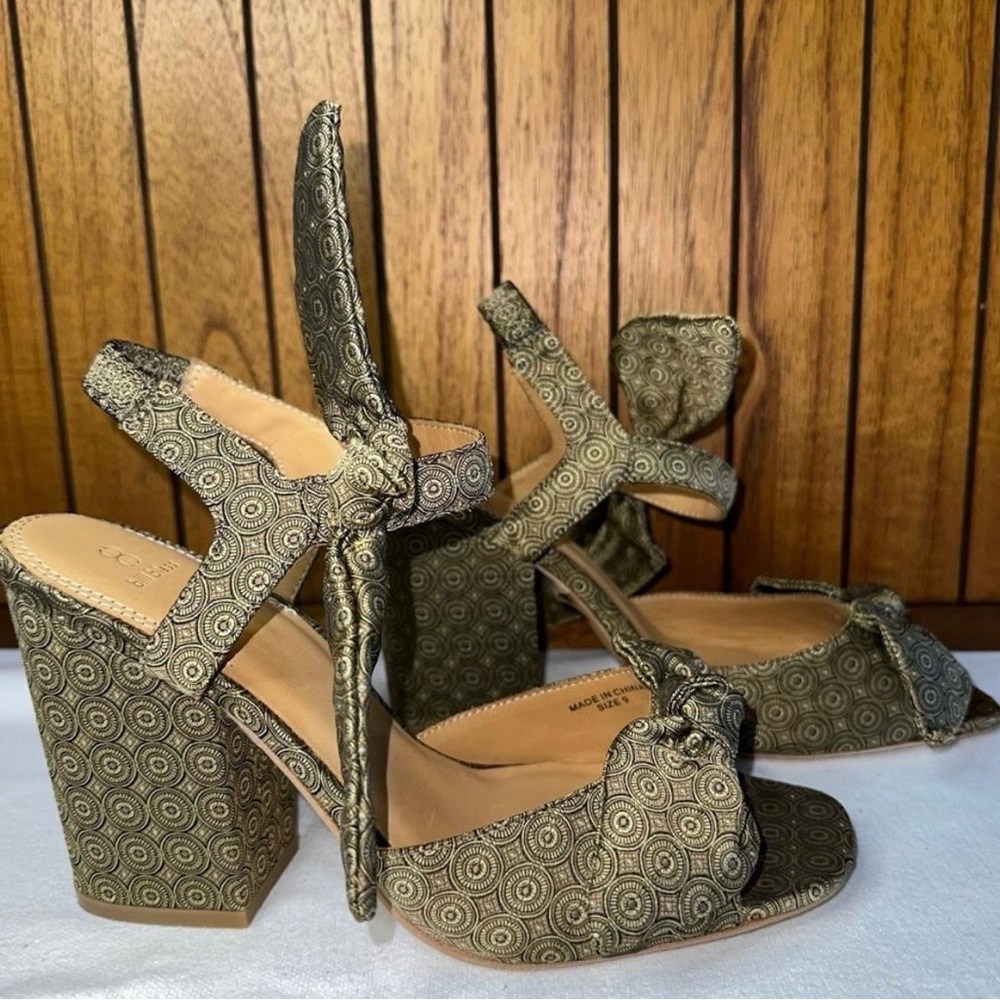 SOLD-NEW BILL BLASS CARMEN BOW SANDALS LEATHER SALE SATIN HELL SIZE 9 - Picture 4 of 5